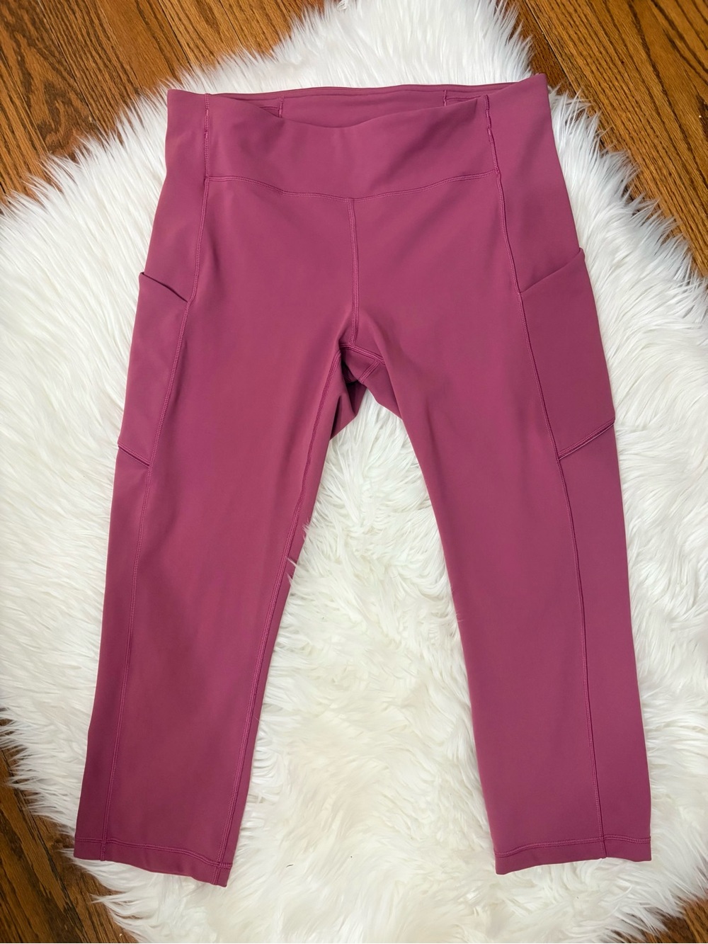 Lululemon Speed Up Crop *21"
Ruby Wine